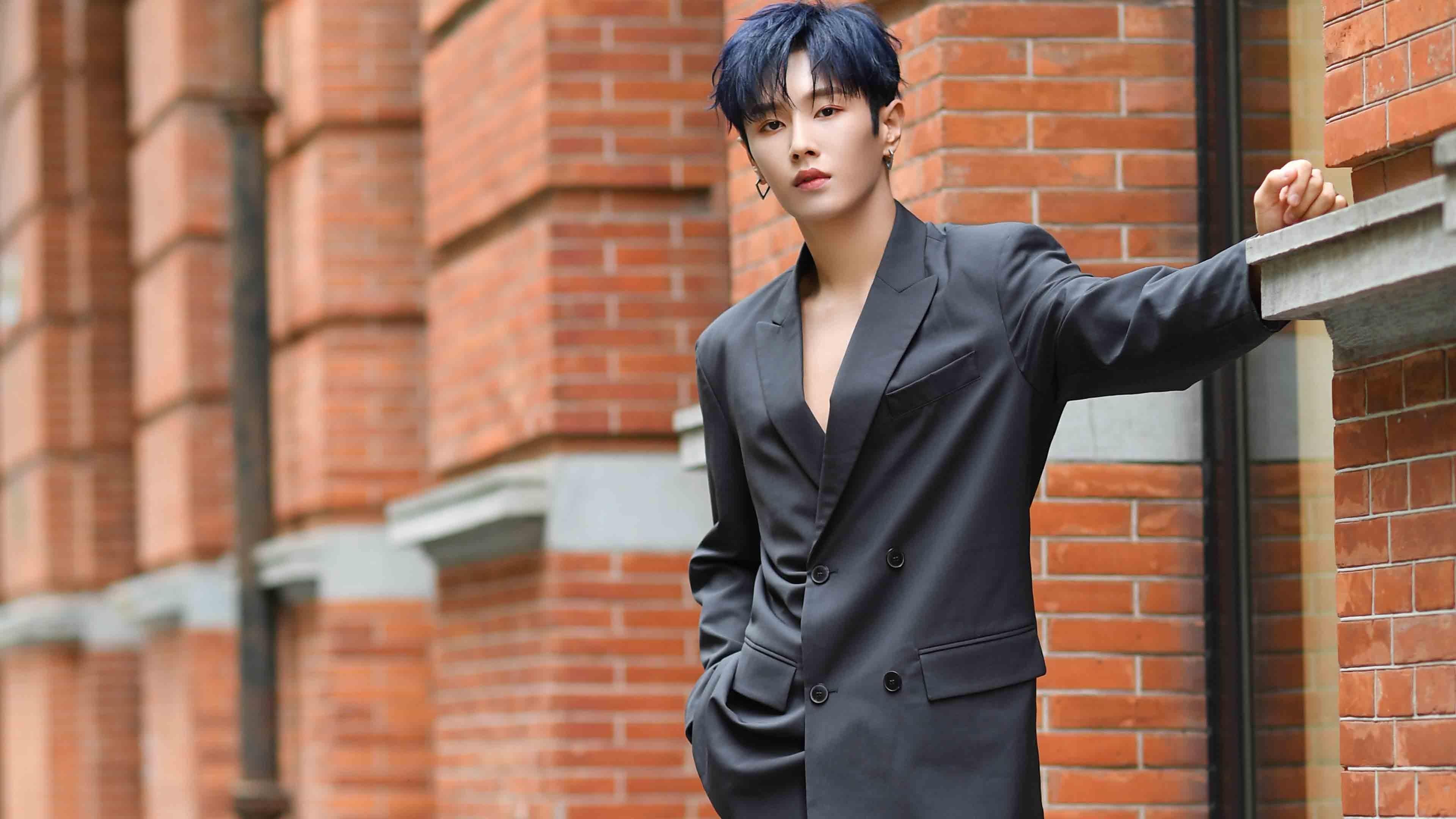 随机压哨进球逆转胜，球队气势如虹备战更强敌，足球压哨进球