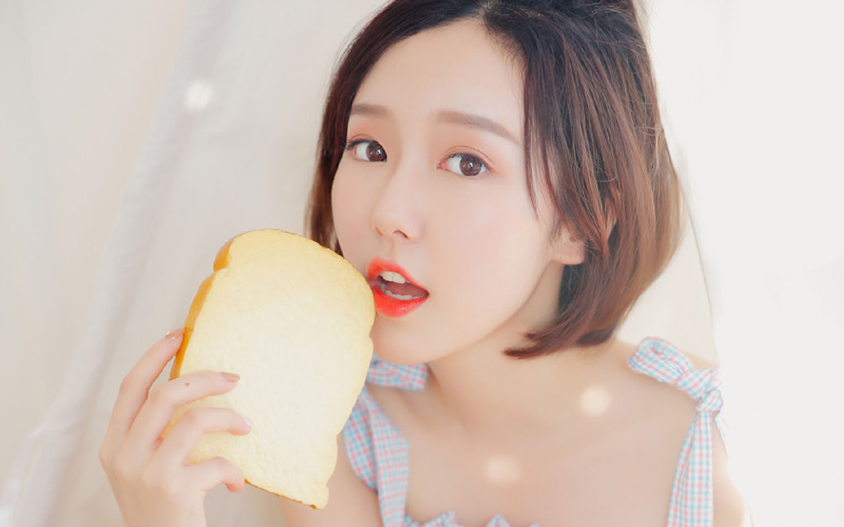 随机比利时队力克劲敌，稳步向前迈进，比利时队实力