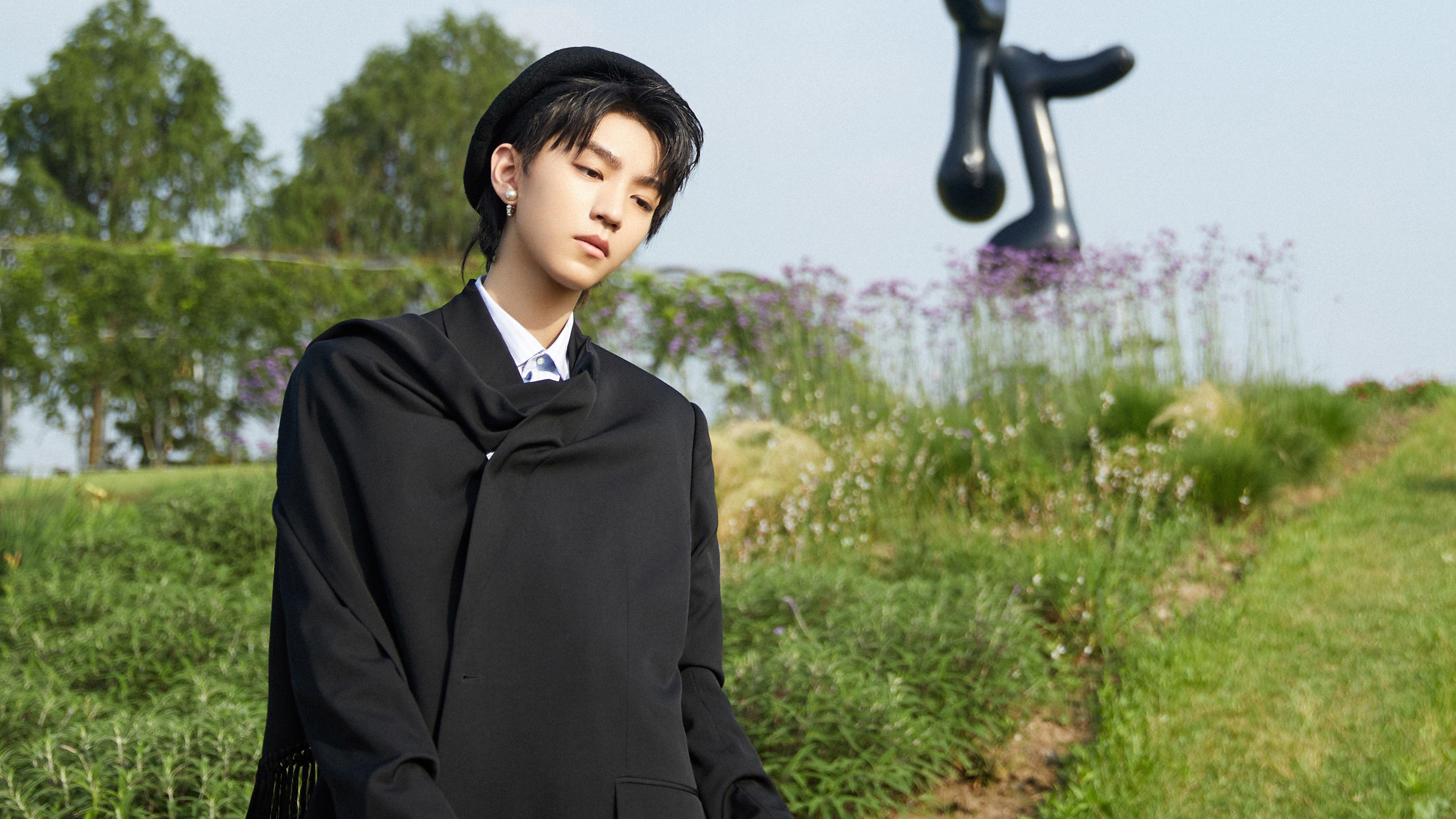 随机瑞士球迷雪中喝热红酒助威，成全场最靓风景线，瑞士球迷狂欢