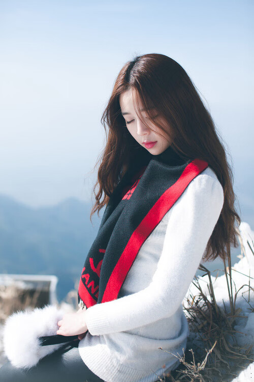 随机瓦伦西亚在激战中战胜对手，实现三连胜的壮举，瓦伦西亚首发